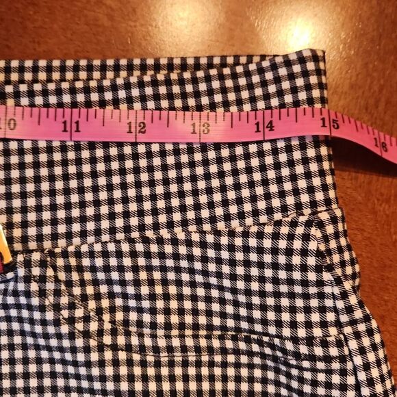 Tommy Hilfiger High Rise Stretch Bermuda Shorts, Size 10, Black & White Plaid - Picture 4 of 9